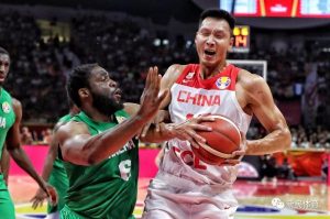 男篮世界杯尼日利亚易建联集锦(老兵不倒!易建联战斗到最后一刻)-趣拿体育