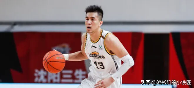 辽宁男篮杨鸣郭艾伦赛后采访（杨鸣采访暗指郭艾伦？上下半场判若两人，辽宁队大好开局险被断送）-趣拿体育