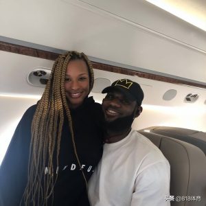 詹姆斯老婆是（狗粮！詹姆斯爱妻萨瓦娜转发16岁詹皇帅照：21年前，我坠入了爱河）-趣拿体育