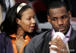 冰上曲棍球对冲怎么玩(小贝长子签婚前协议，把妻子眼睛纹身上，终于成地表最强“赘婿”)-趣拿体育