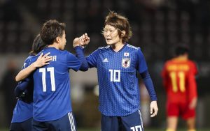 棒垒球女生照片(“棒”少女与“酷”教练——十四运会棒垒球场地的“半路师徒”)-趣拿体育